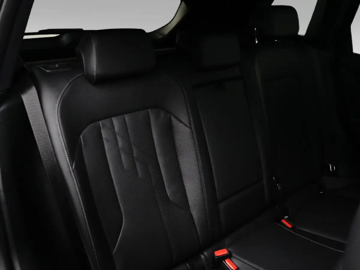 30e xDrive M-Sport | Harman & Kardon | Head-up | 360 Camera | Panoramadak | Stoelverwarming | Iconic Glow | Memory | Adaptief Led |