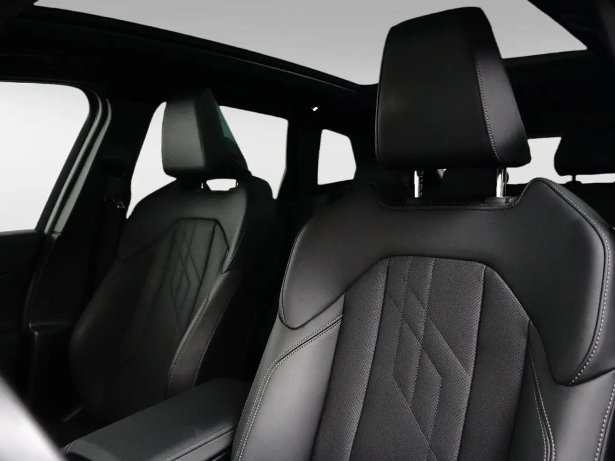 30e xDrive M-Sport | Harman & Kardon | Head-up | 360 Camera | Panoramadak | Stoelverwarming | Iconic Glow | Memory | Adaptief Led |