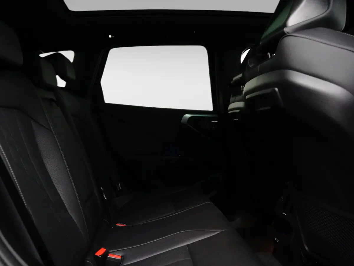 30e xDrive M-Sport | Harman & Kardon | Head-up | 360 Camera | Panoramadak | Stoelverwarming | Iconic Glow | Memory | Adaptief Led |