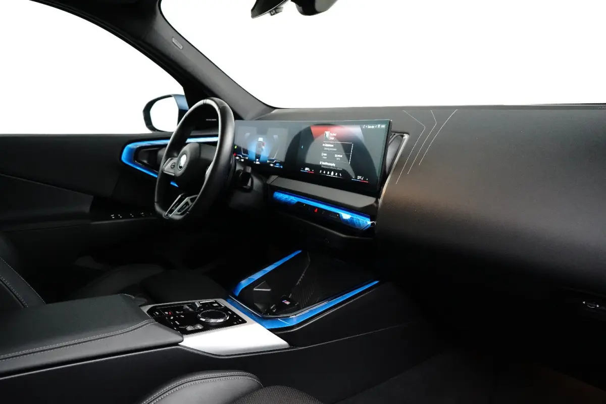 30e xDrive M-Sport | Harman & Kardon | Head-up | 360 Camera | Panoramadak | Stoelverwarming | Iconic Glow | Memory | Adaptief Led |