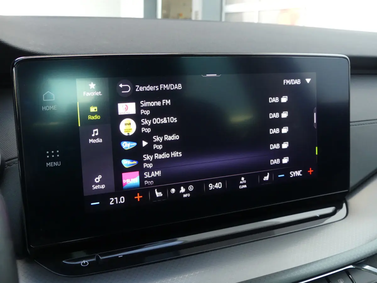 1.0 TSI Ambition | Airco (automatisch) | Apple Carplay/Android Auto|telefoonintegratie premium | DAB ontvanger