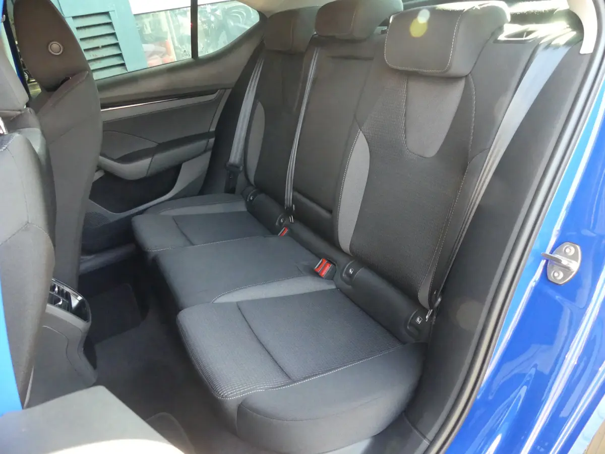 1.0 TSI Ambition | Airco (automatisch) | Apple Carplay/Android Auto|telefoonintegratie premium | DAB ontvanger