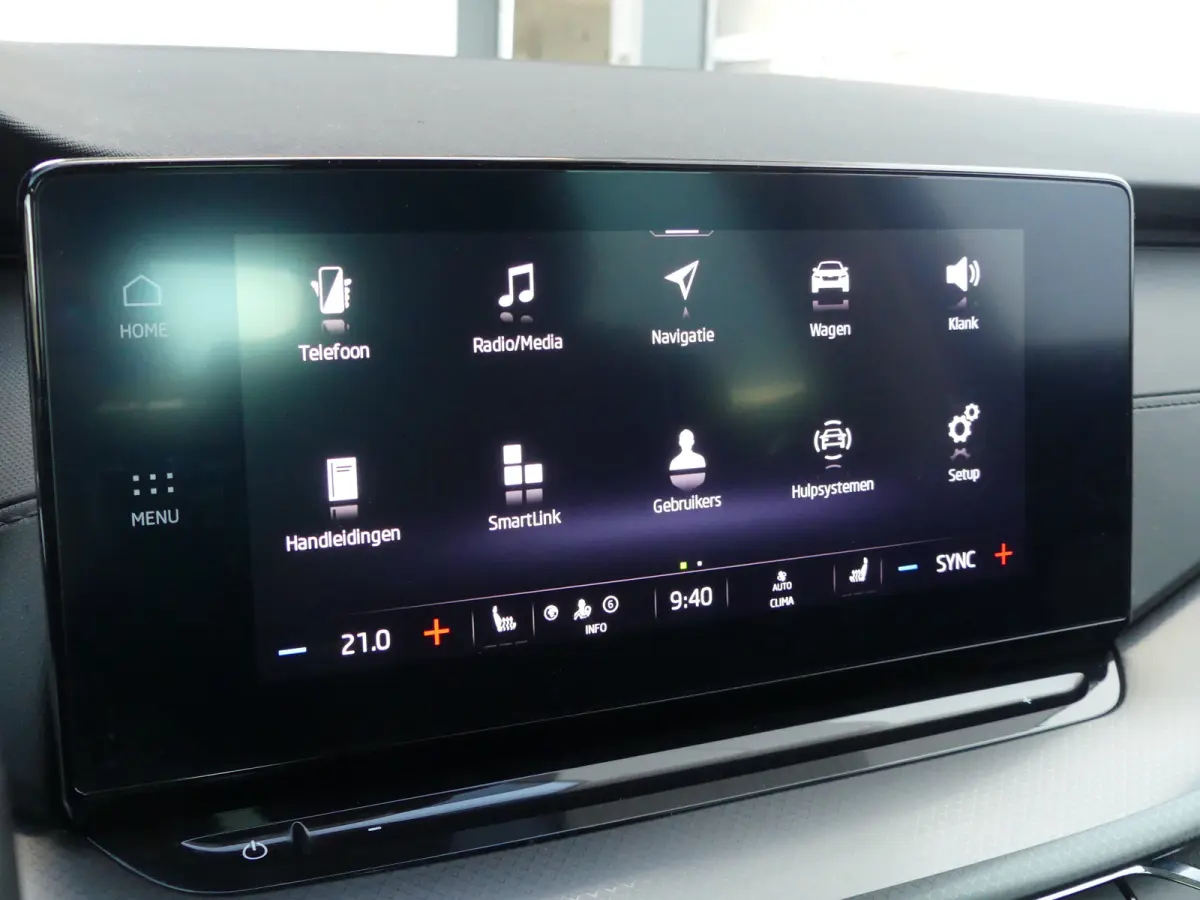 1.0 TSI Ambition | Airco (automatisch) | Apple Carplay/Android Auto|telefoonintegratie premium | DAB ontvanger