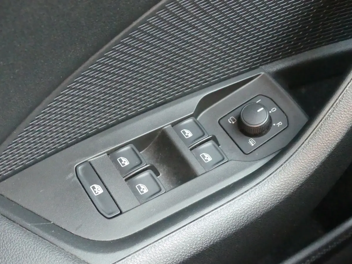 1.0 TSI Ambition | Airco (automatisch) | Apple Carplay/Android Auto|telefoonintegratie premium | DAB ontvanger