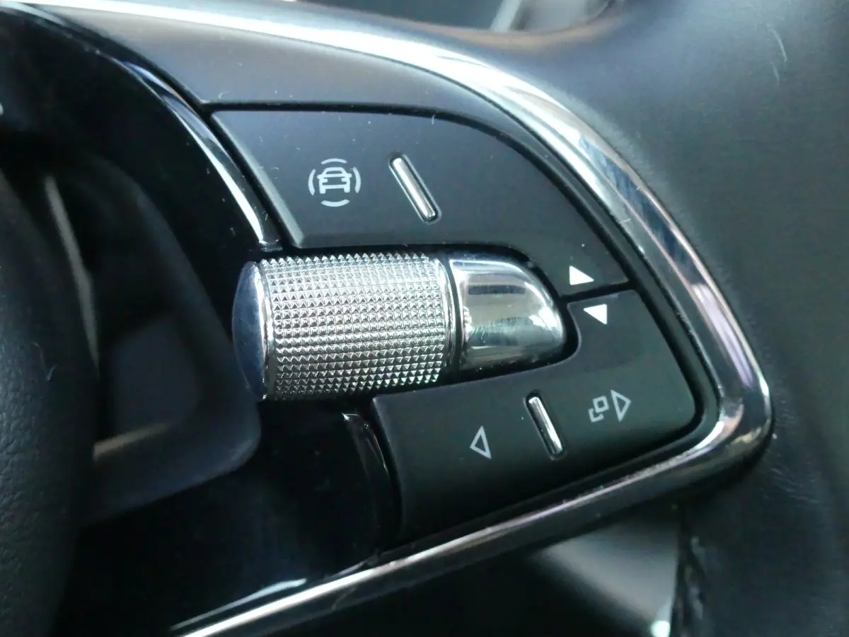 1.0 TSI Ambition | Airco (automatisch) | Apple Carplay/Android Auto|telefoonintegratie premium | DAB ontvanger