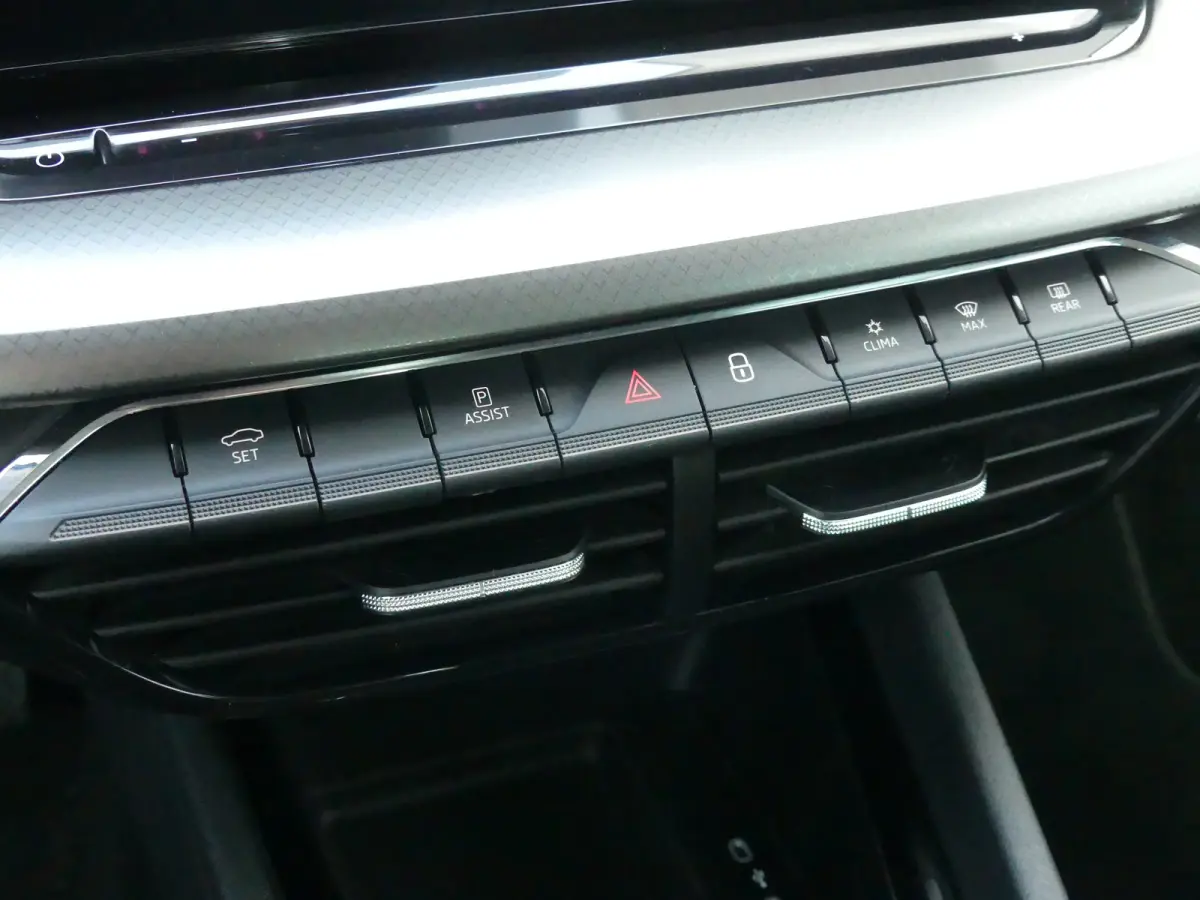 1.0 TSI Ambition | Airco (automatisch) | Apple Carplay/Android Auto|telefoonintegratie premium | DAB ontvanger