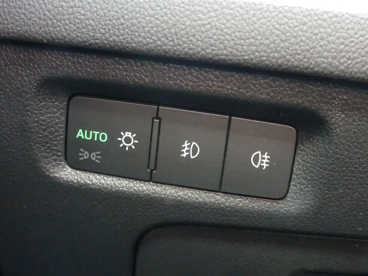 1.0 TSI Ambition | Airco (automatisch) | Apple Carplay/Android Auto|telefoonintegratie premium | DAB ontvanger
