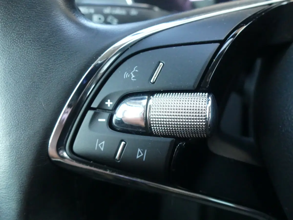 1.0 TSI Ambition | Airco (automatisch) | Apple Carplay/Android Auto|telefoonintegratie premium | DAB ontvanger