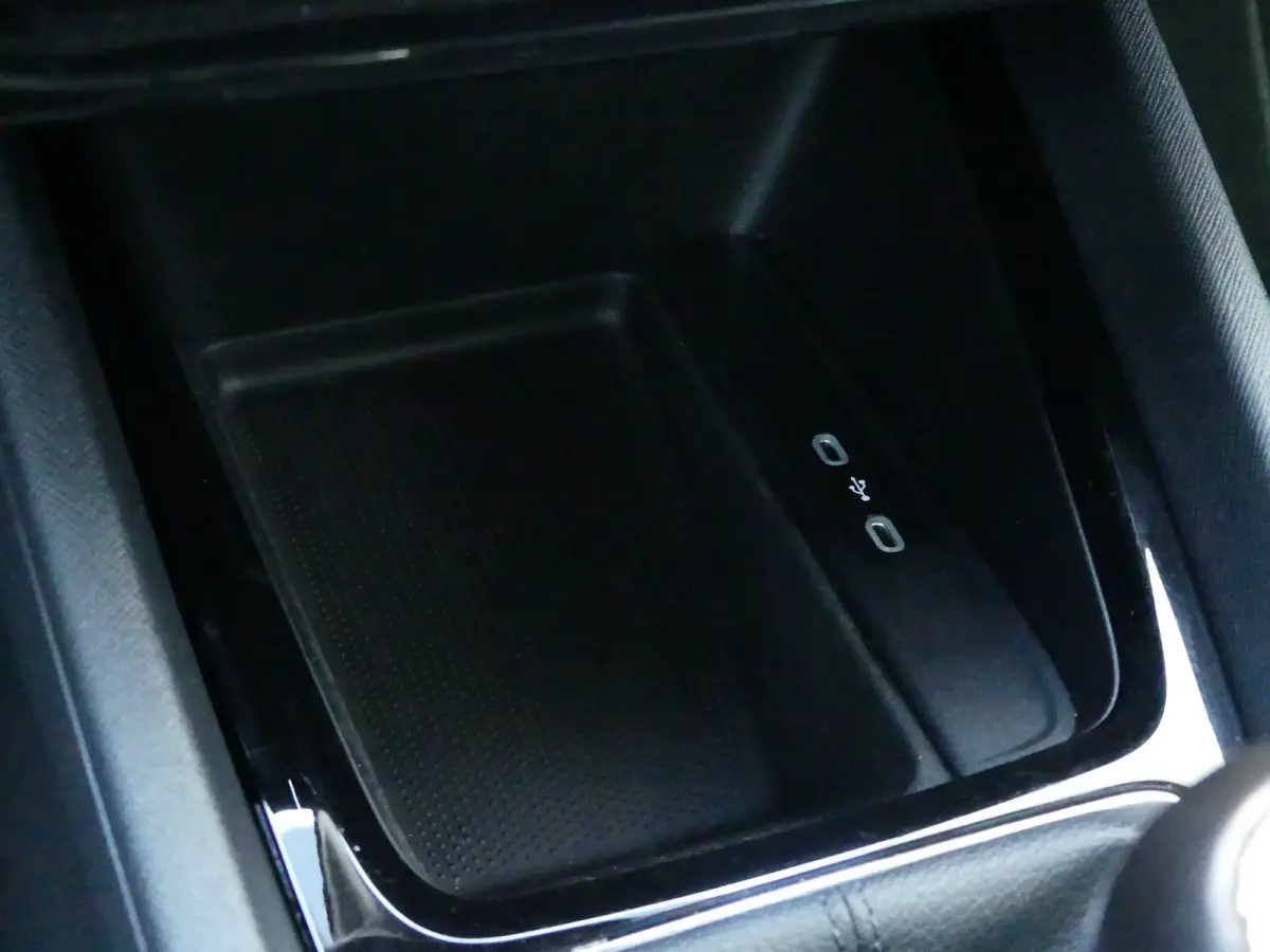 1.0 TSI Ambition | Airco (automatisch) | Apple Carplay/Android Auto|telefoonintegratie premium | DAB ontvanger
