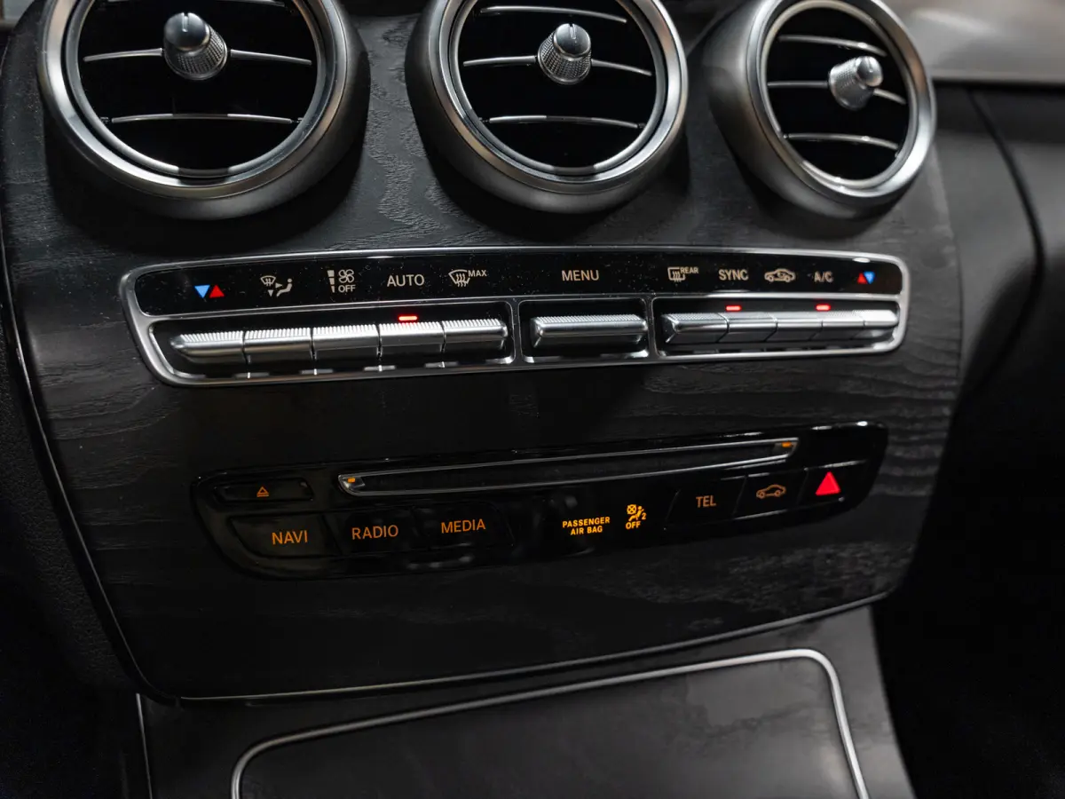 180 AMG Line, Matt Grey, Night Pakket, Clima, Voll Led, Burmester, Cam, Private Glas, Voll Onderhoud