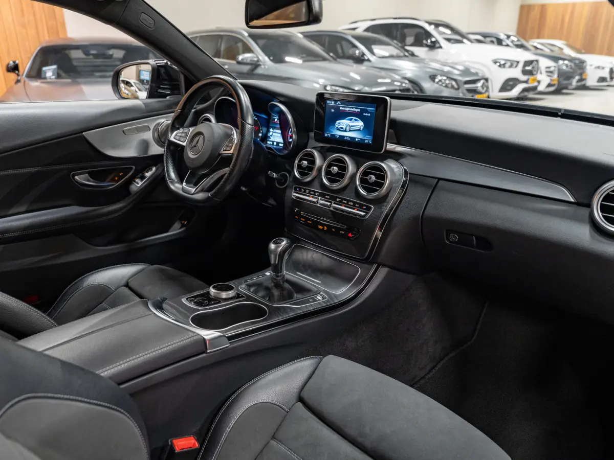 180 AMG Line, Matt Grey, Night Pakket, Clima, Voll Led, Burmester, Cam, Private Glas, Voll Onderhoud