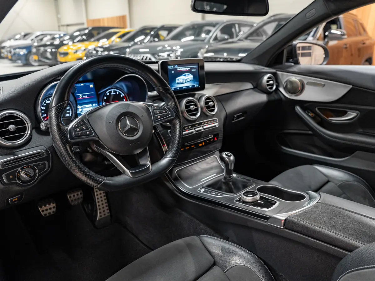 180 AMG Line, Matt Grey, Night Pakket, Clima, Voll Led, Burmester, Cam, Private Glas, Voll Onderhoud