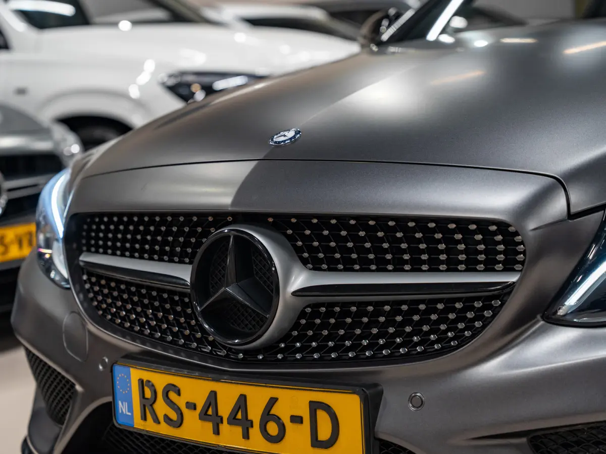 180 AMG Line, Matt Grey, Night Pakket, Clima, Voll Led, Burmester, Cam, Private Glas, Voll Onderhoud