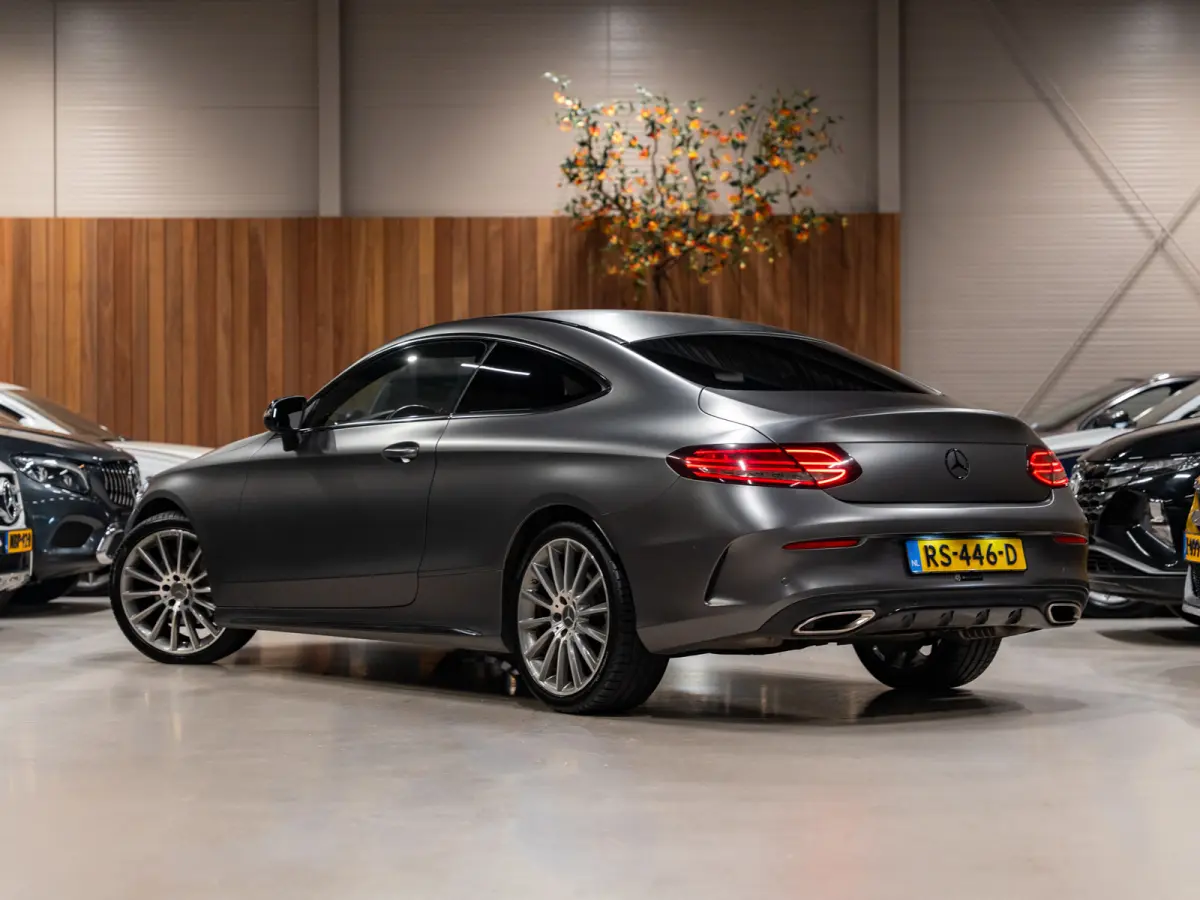 180 AMG Line, Matt Grey, Night Pakket, Clima, Voll Led, Burmester, Cam, Private Glas, Voll Onderhoud