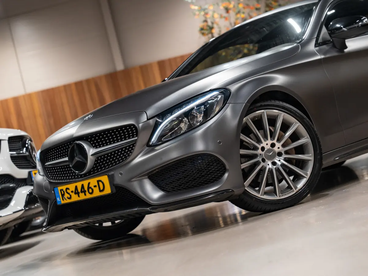 180 AMG Line, Matt Grey, Night Pakket, Clima, Voll Led, Burmester, Cam, Private Glas, Voll Onderhoud