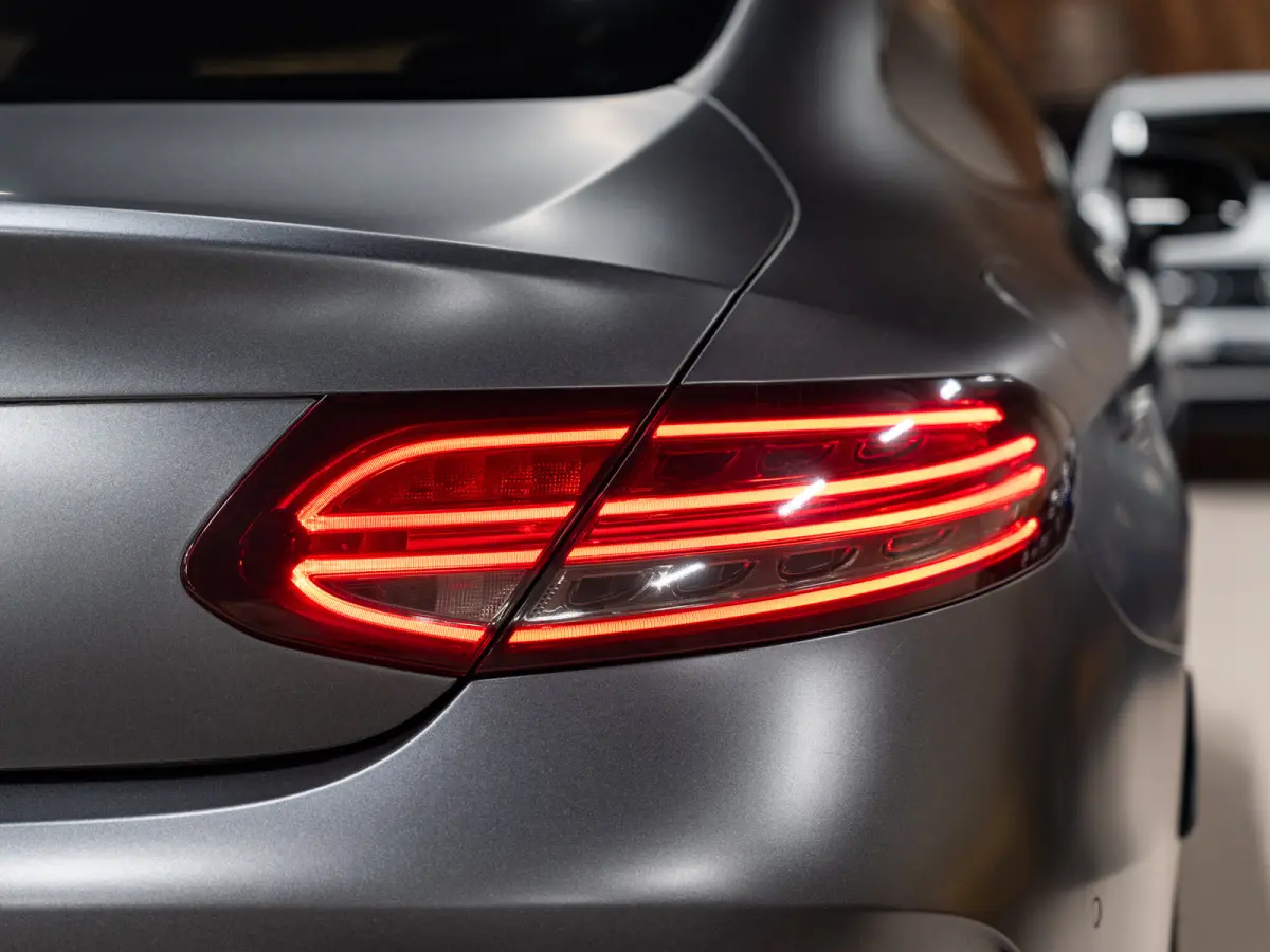 180 AMG Line, Matt Grey, Night Pakket, Clima, Voll Led, Burmester, Cam, Private Glas, Voll Onderhoud