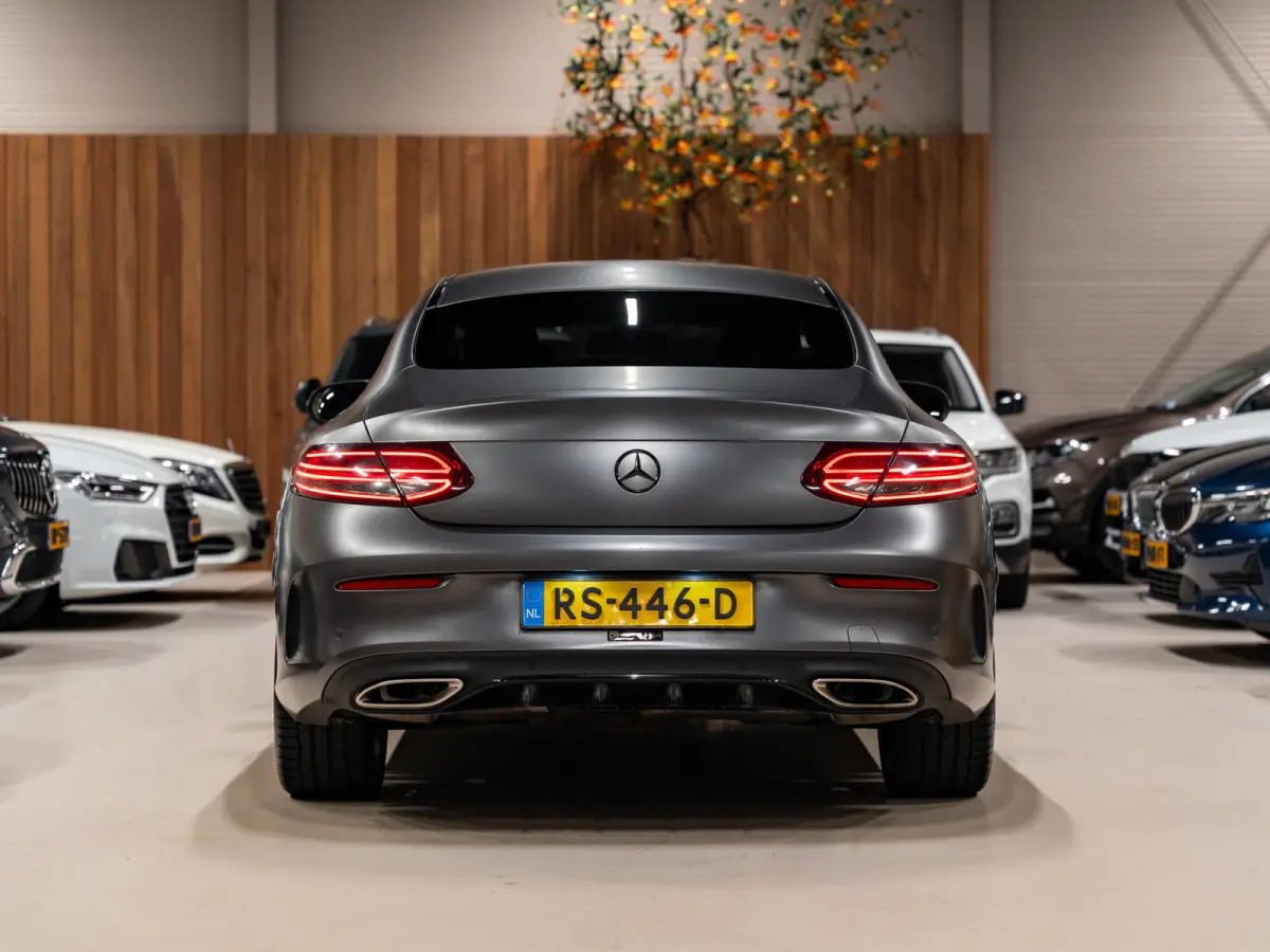 180 AMG Line, Matt Grey, Night Pakket, Clima, Voll Led, Burmester, Cam, Private Glas, Voll Onderhoud