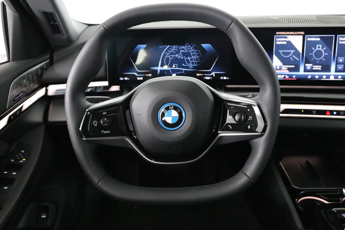 eDrive40 84kWh | Achteruitrijcamera | Apple Carplay/Android Auto|telefoonintegratie premium | Audio installatie high end