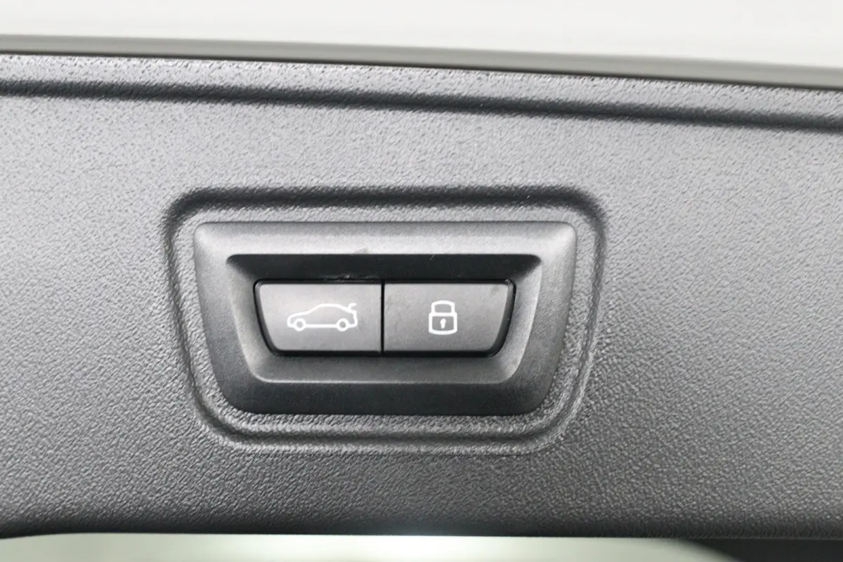 eDrive40 84kWh | Achteruitrijcamera | Apple Carplay/Android Auto|telefoonintegratie premium | Audio installatie high end