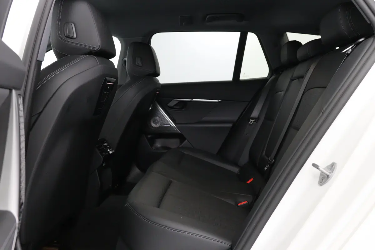eDrive40 84kWh | Achteruitrijcamera | Apple Carplay/Android Auto|telefoonintegratie premium | Audio installatie high end