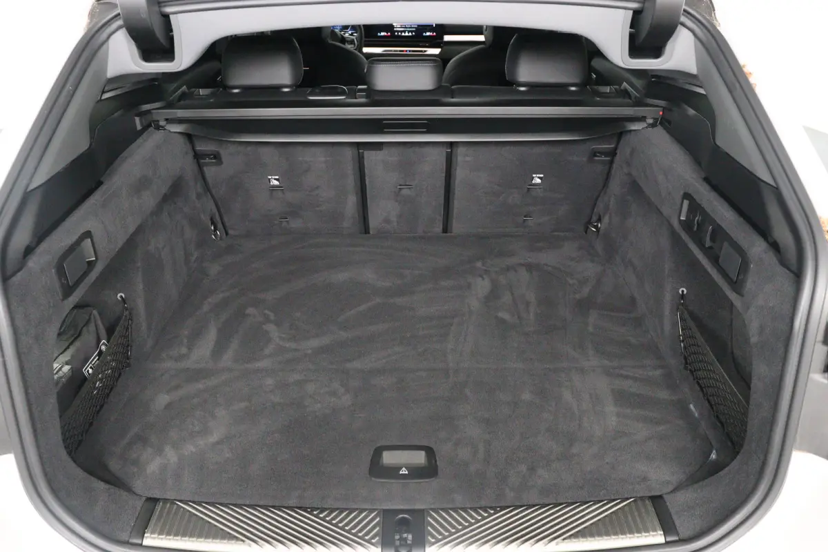 eDrive40 84kWh | Achteruitrijcamera | Apple Carplay/Android Auto|telefoonintegratie premium | Audio installatie high end