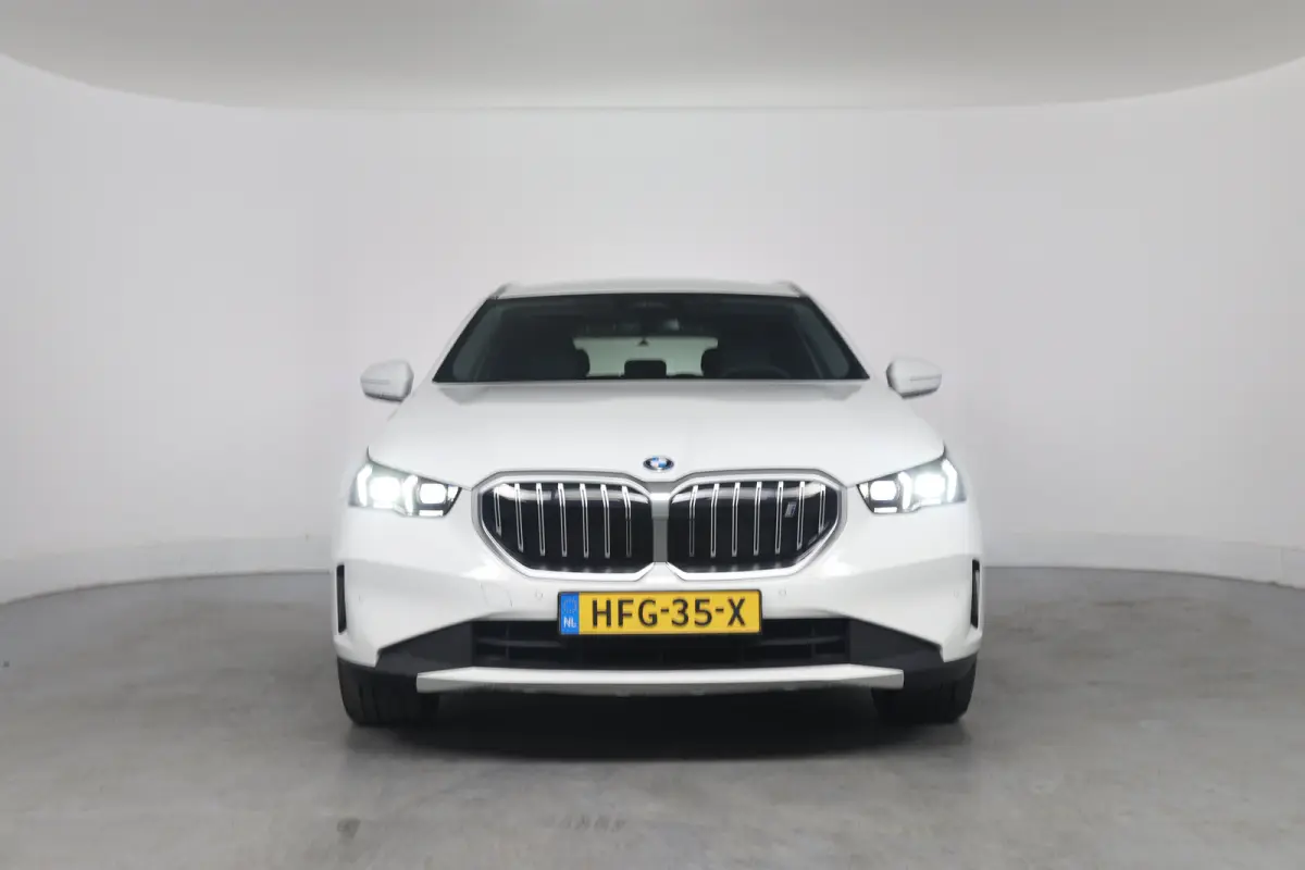 eDrive40 84kWh | Achteruitrijcamera | Apple Carplay/Android Auto|telefoonintegratie premium | Audio installatie high end