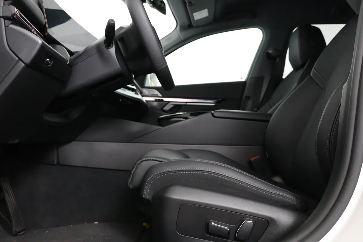 eDrive40 84kWh | Achteruitrijcamera | Apple Carplay/Android Auto|telefoonintegratie premium | Audio installatie high end