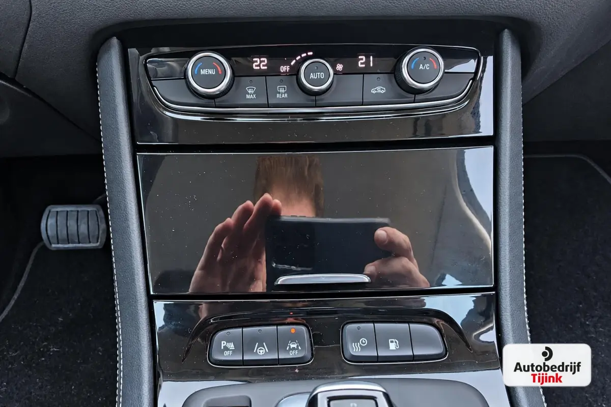 1.6 Turbo Plug-In Hybrid Business Edition | LED | Trekhaak | 360 camera | Park Assist | Blind spot | Lane Assist | ACC | Stuurverwarming |