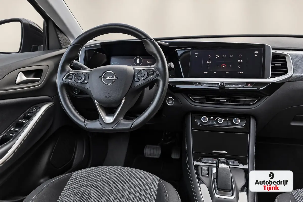1.6 Turbo Plug-In Hybrid Business Edition | LED | Trekhaak | 360 camera | Park Assist | Blind spot | Lane Assist | ACC | Stuurverwarming |