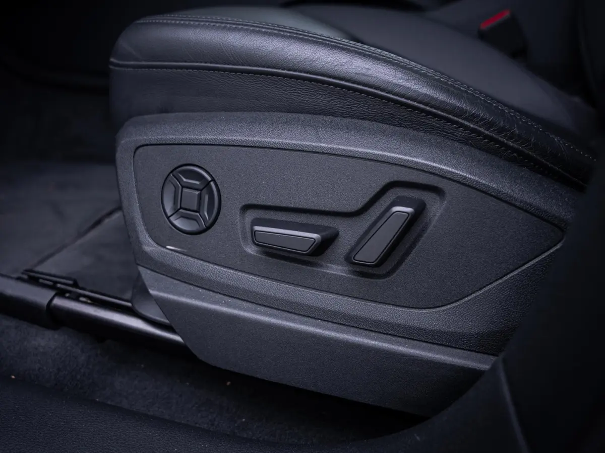 50 quattro Advanced edition Plus - S-Line l Pano l Trekhaak l 360cam