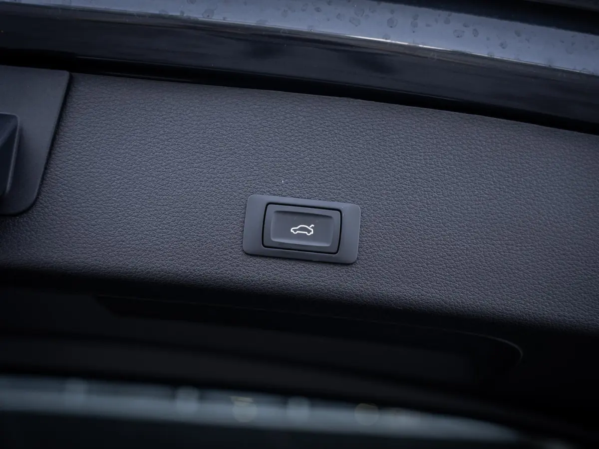 50 quattro Advanced edition Plus - S-Line l Pano l Trekhaak l 360cam