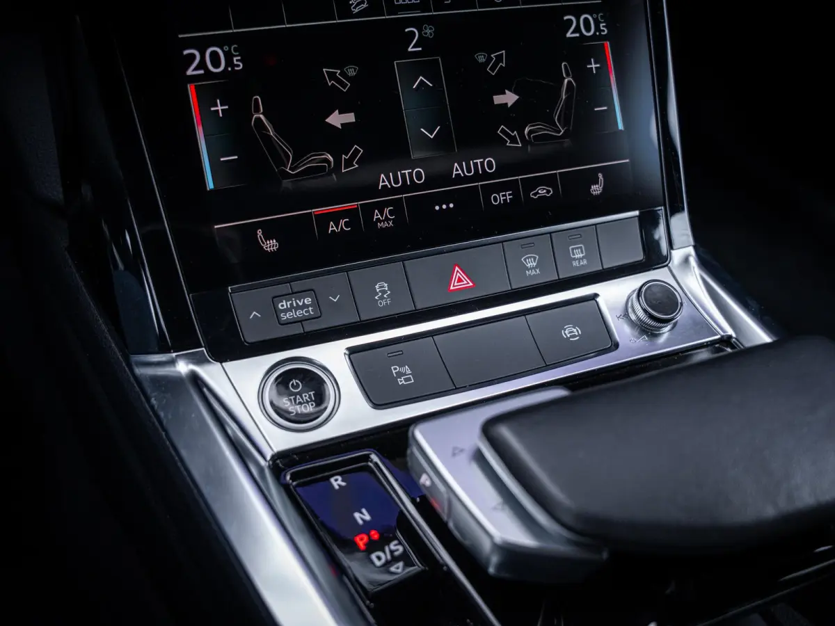50 quattro Advanced edition Plus - S-Line l Pano l Trekhaak l 360cam
