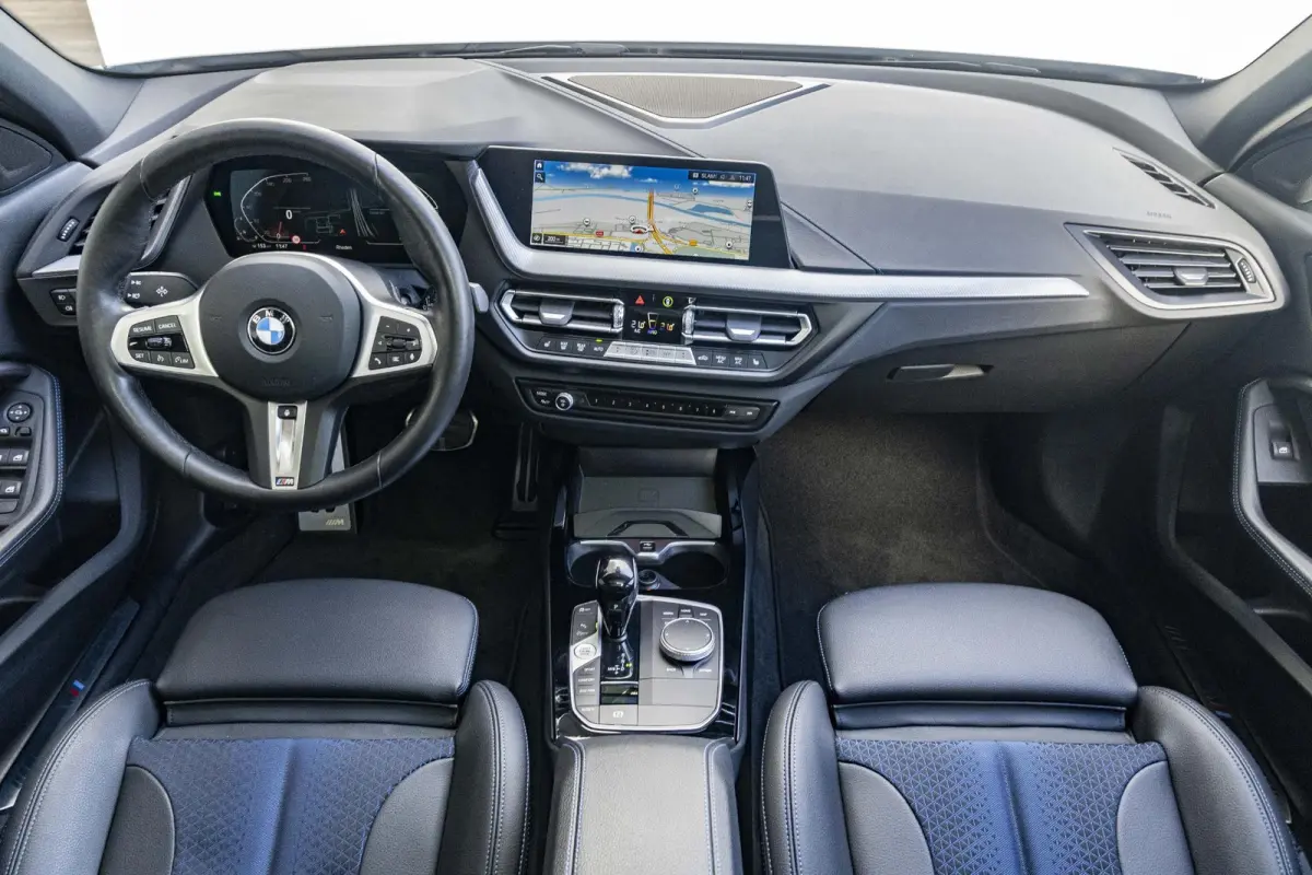 118i | M Sportpakket | Comfort Access | Panoramadak | Sportstoelen | HIFI | Cruise Control | Trekhaak