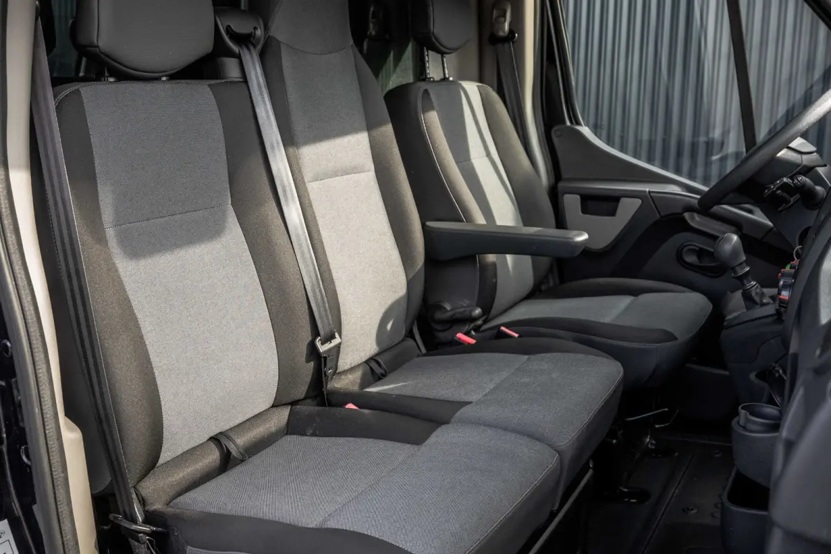 2.3 dCi 170PK | 170 PK | | Bakwagen met Laadklep | 3-Zits | Camera | Cruise | Navi | Airco