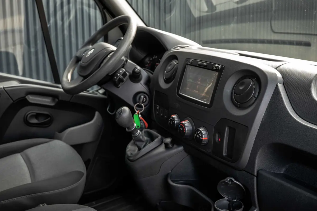 2.3 dCi 170PK | 170 PK | | Bakwagen met Laadklep | 3-Zits | Camera | Cruise | Navi | Airco