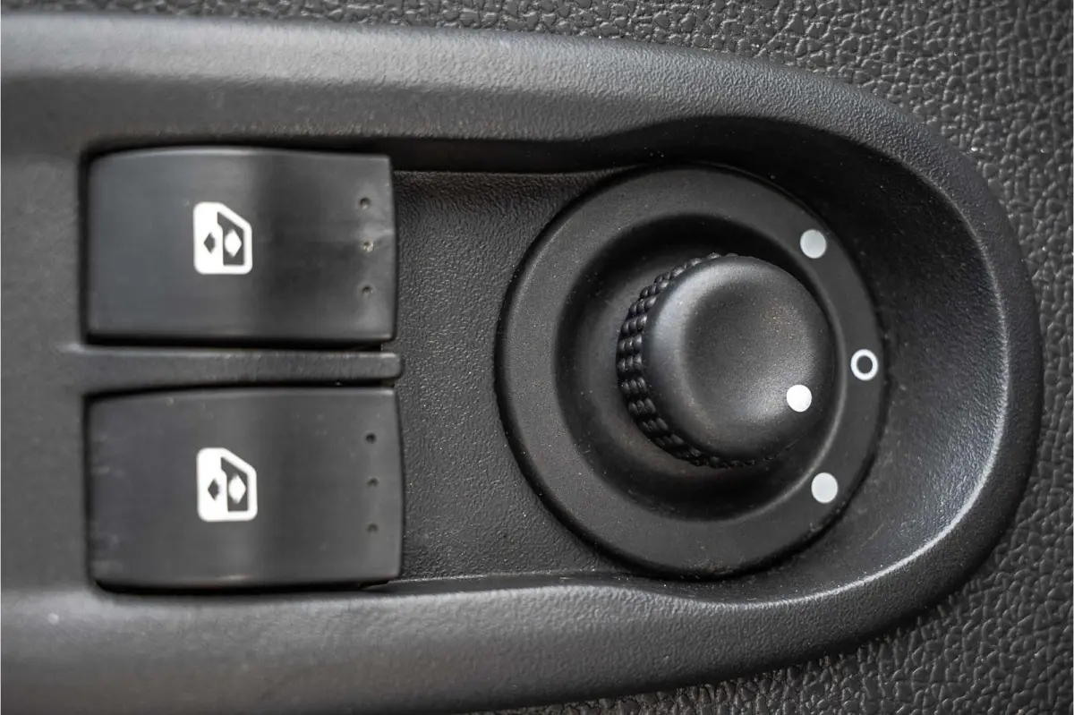 2.3 dCi 170PK | 170 PK | | Bakwagen met Laadklep | 3-Zits | Camera | Cruise | Navi | Airco