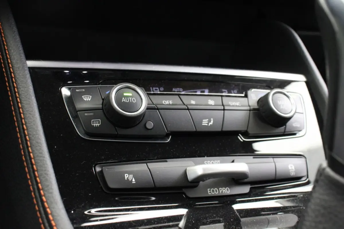 218i Executive Edition - Carplay, Camera, Half Leer, Headup Display