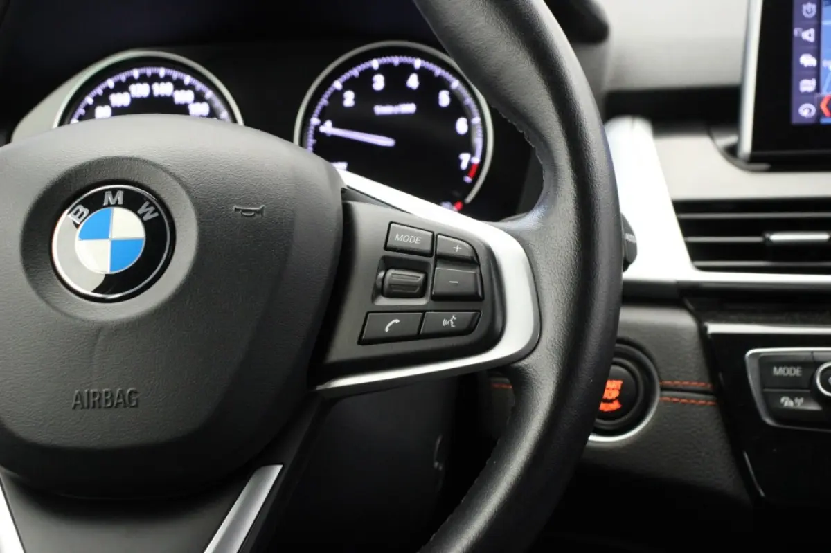 218i Executive Edition - Carplay, Camera, Half Leer, Headup Display