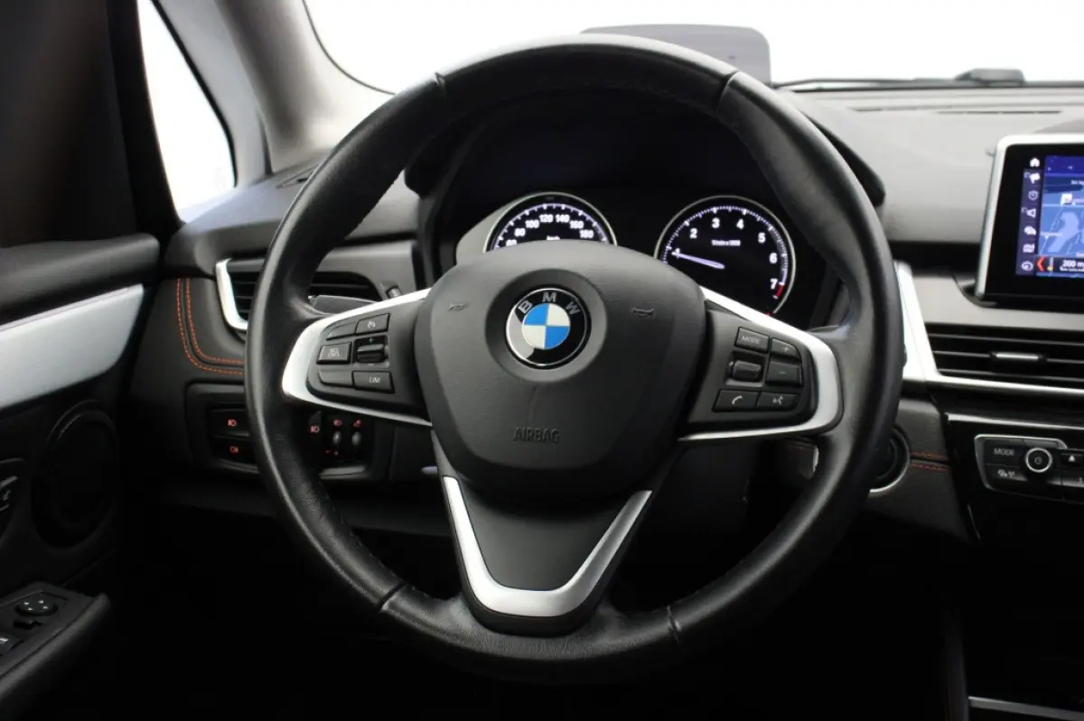 218i Executive Edition - Carplay, Camera, Half Leer, Headup Display