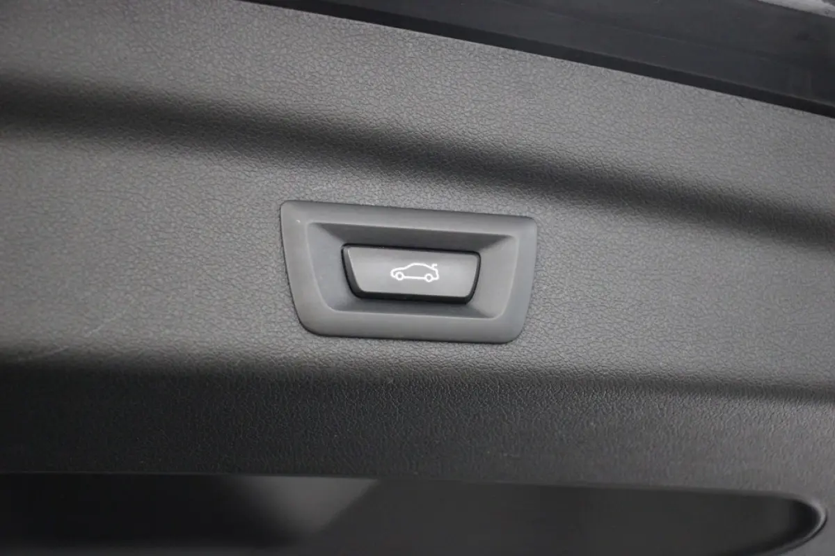 218i Automaat - Digitaal Cockpit, Carplay, Camera, Cruise