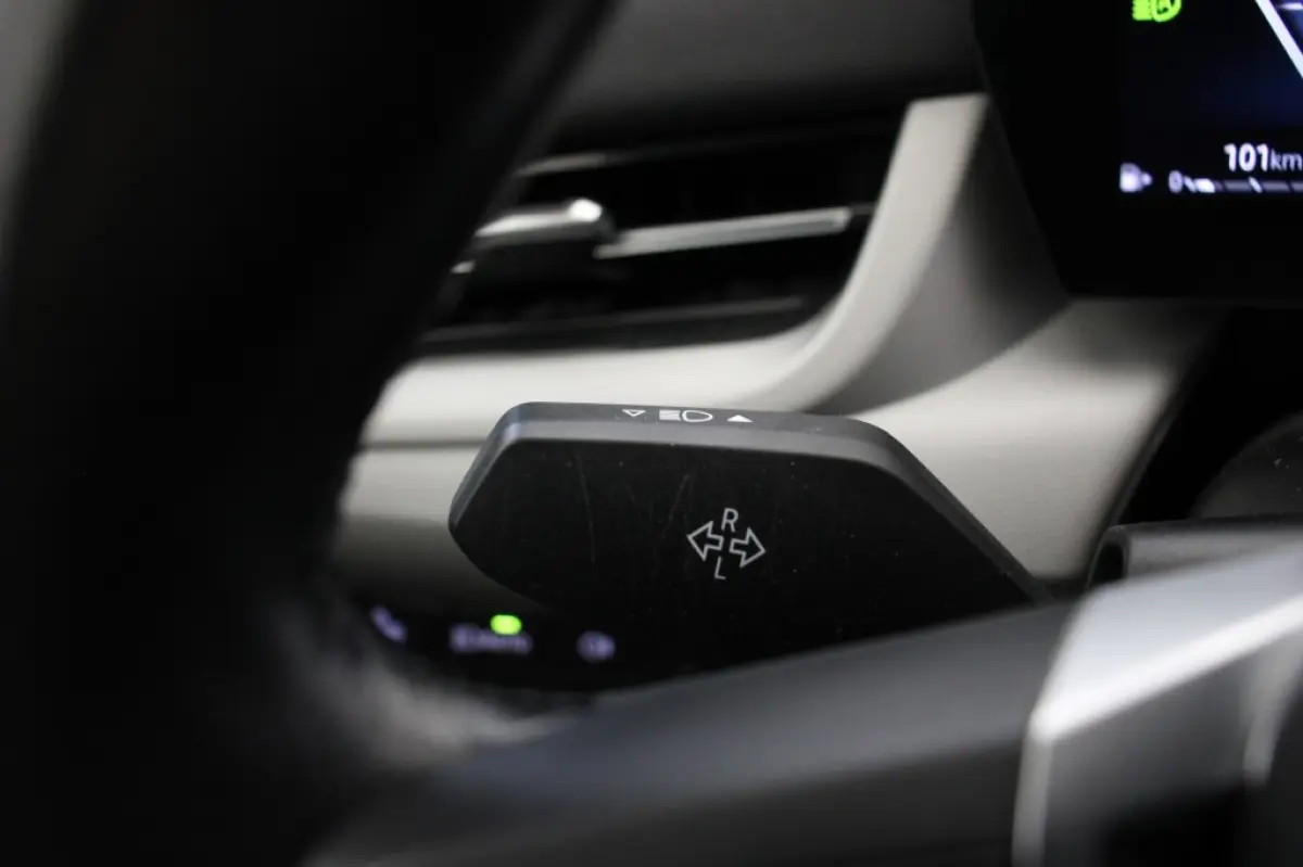 218i Automaat - Digitaal Cockpit, Carplay, Camera, Cruise