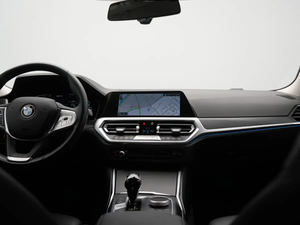 320e PHEV 204pk Dealer O.H | Head Up | Adaptive Cruise | Camera | Adaptief Onderstel | Laser LED | Lederen Sportstoelen Memory & Verwarmd | Apple Carplay | Blis | Virtual | Navigatie | DAB |