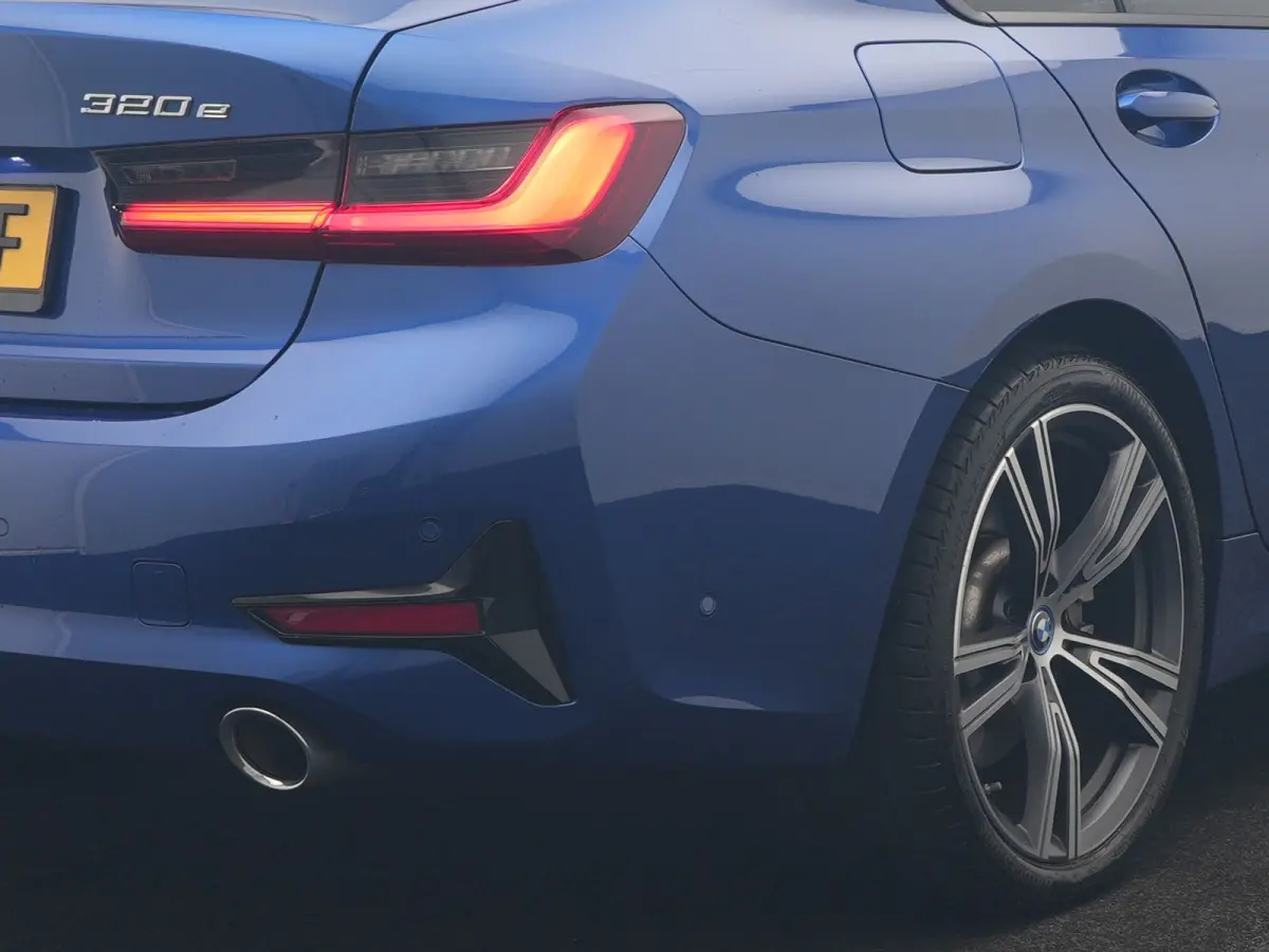 320e PHEV 204pk Dealer O.H | Head Up | Adaptive Cruise | Camera | Adaptief Onderstel | Laser LED | Lederen Sportstoelen Memory & Verwarmd | Apple Carplay | Blis | Virtual | Navigatie | DAB |