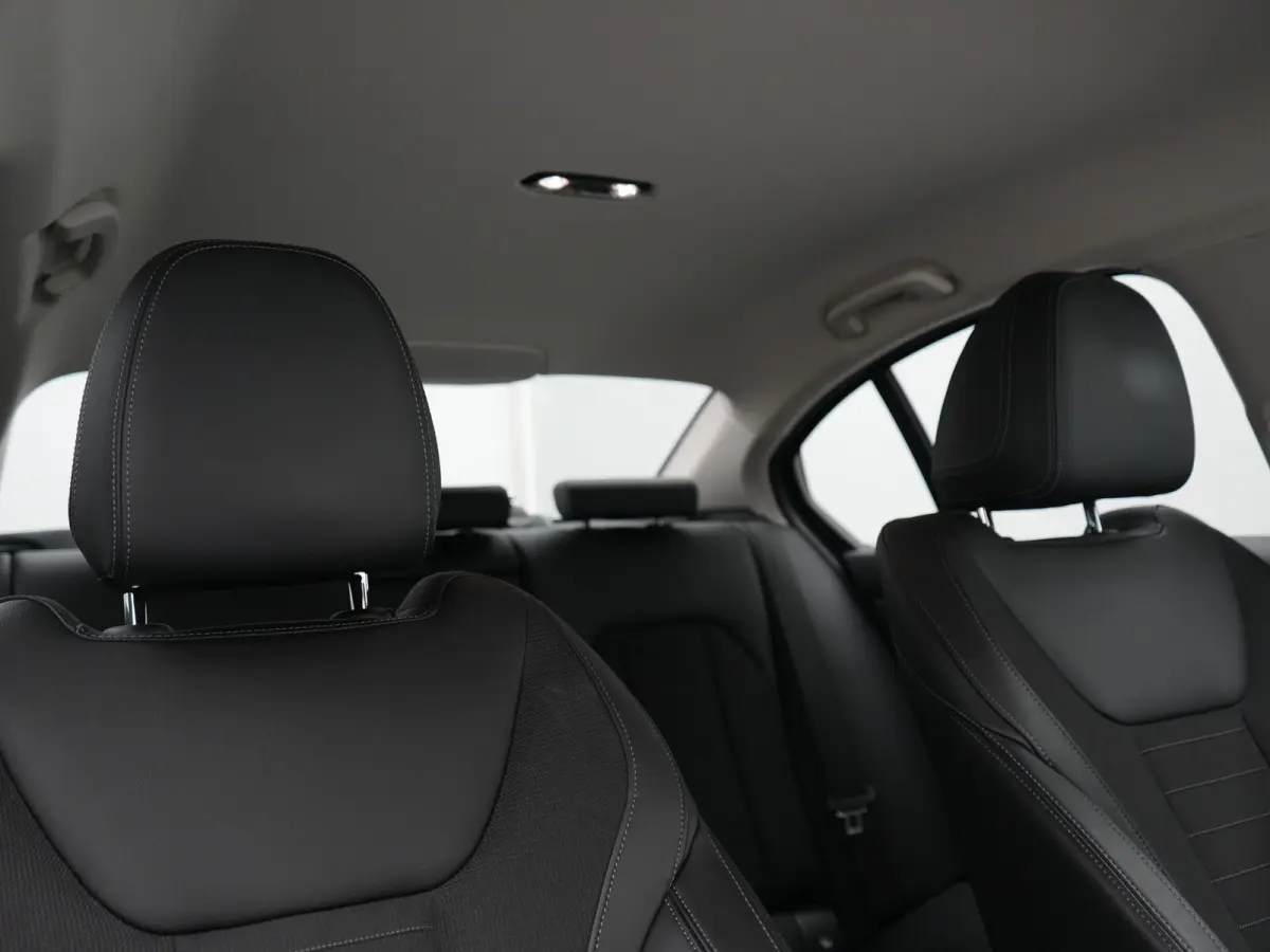 320e PHEV 204pk Dealer O.H | Head Up | Adaptive Cruise | Camera | Adaptief Onderstel | Laser LED | Lederen Sportstoelen Memory & Verwarmd | Apple Carplay | Blis | Virtual | Navigatie | DAB |