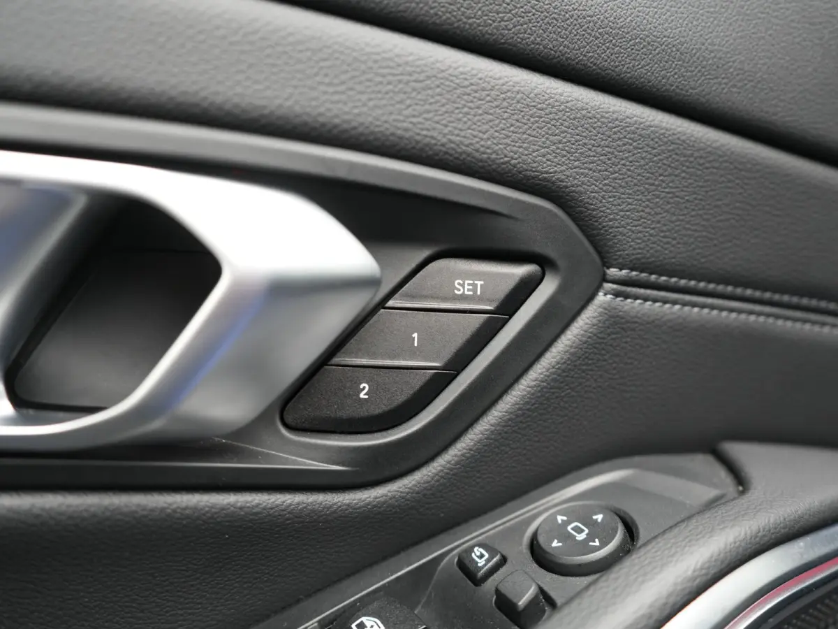 320e PHEV 204pk Dealer O.H | Head Up | Adaptive Cruise | Camera | Adaptief Onderstel | Laser LED | Lederen Sportstoelen Memory & Verwarmd | Apple Carplay | Blis | Virtual | Navigatie | DAB |