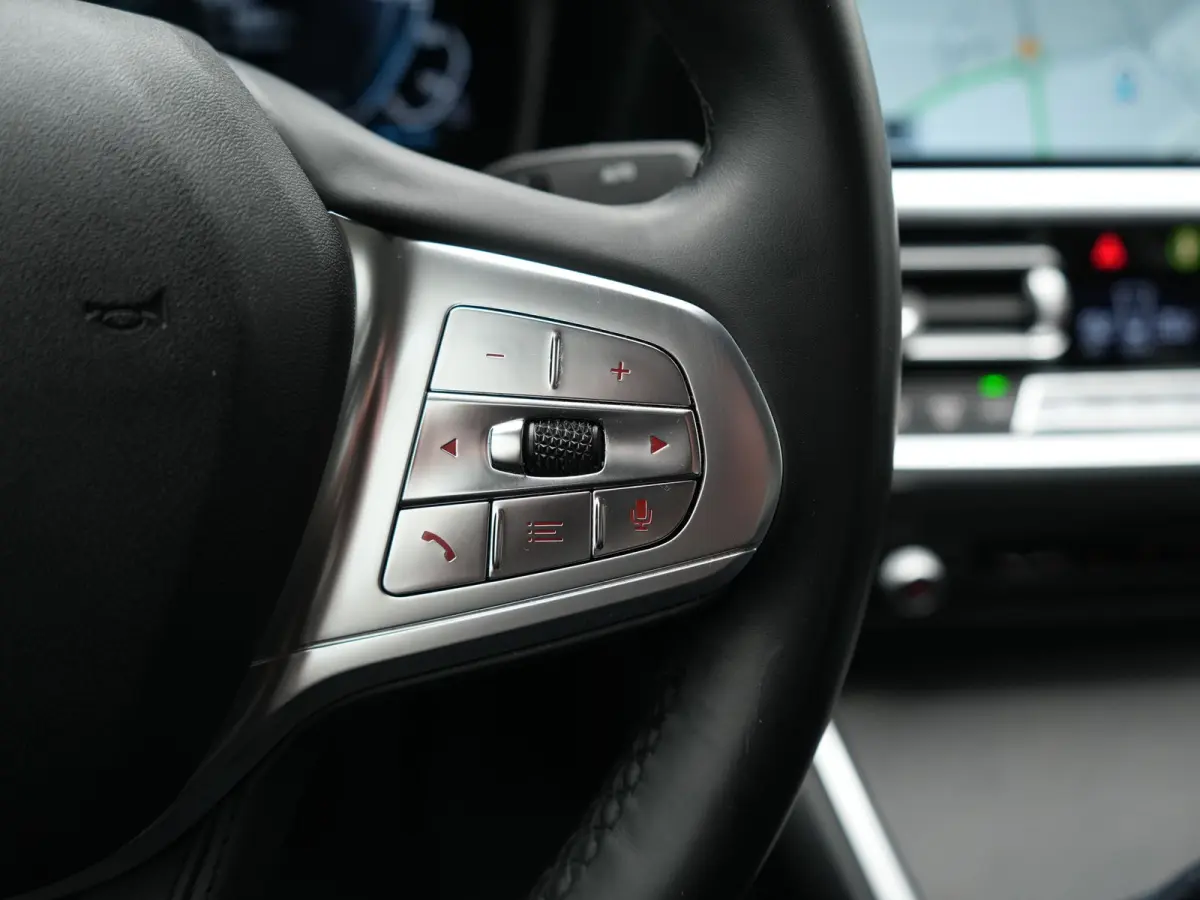 320e PHEV 204pk Dealer O.H | Head Up | Adaptive Cruise | Camera | Adaptief Onderstel | Laser LED | Lederen Sportstoelen Memory & Verwarmd | Apple Carplay | Blis | Virtual | Navigatie | DAB |