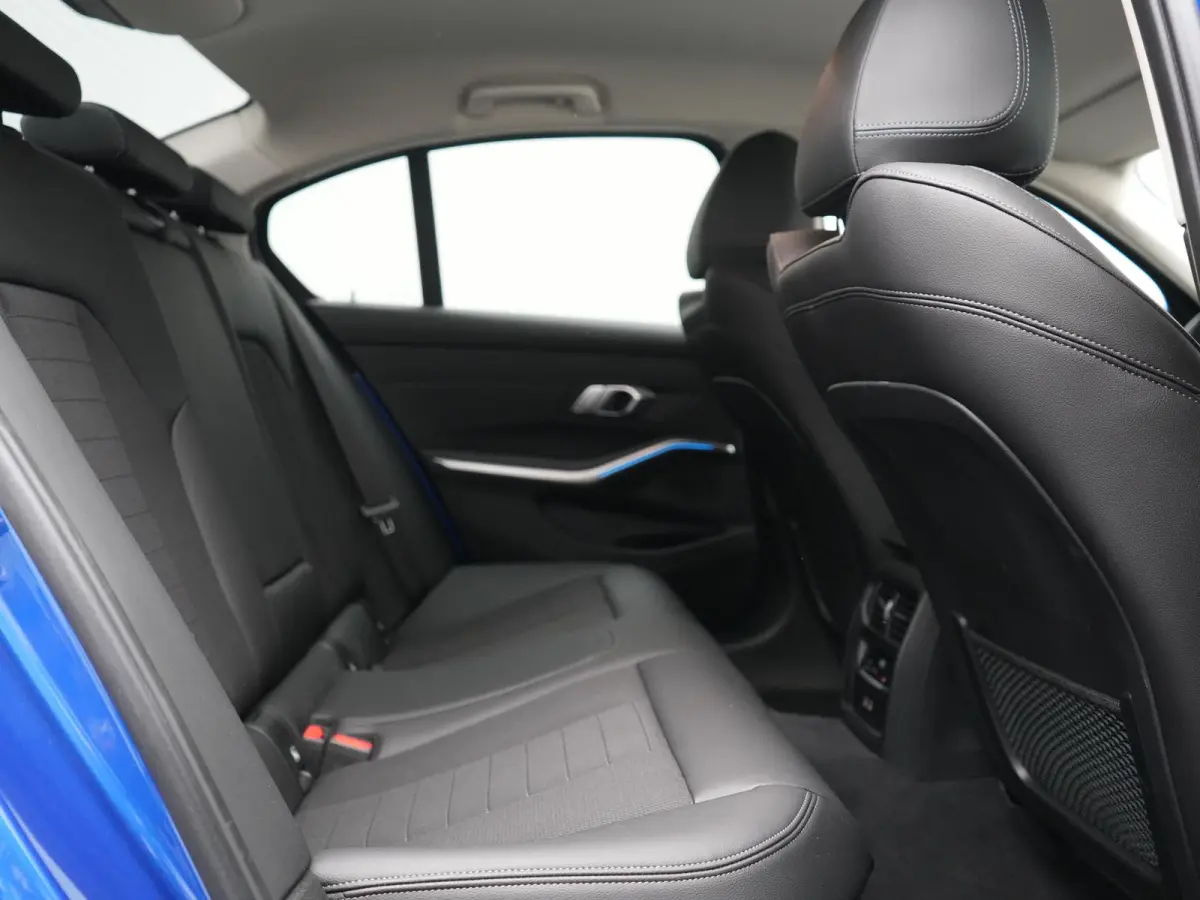 320e PHEV 204pk Dealer O.H | Head Up | Adaptive Cruise | Camera | Adaptief Onderstel | Laser LED | Lederen Sportstoelen Memory & Verwarmd | Apple Carplay | Blis | Virtual | Navigatie | DAB |