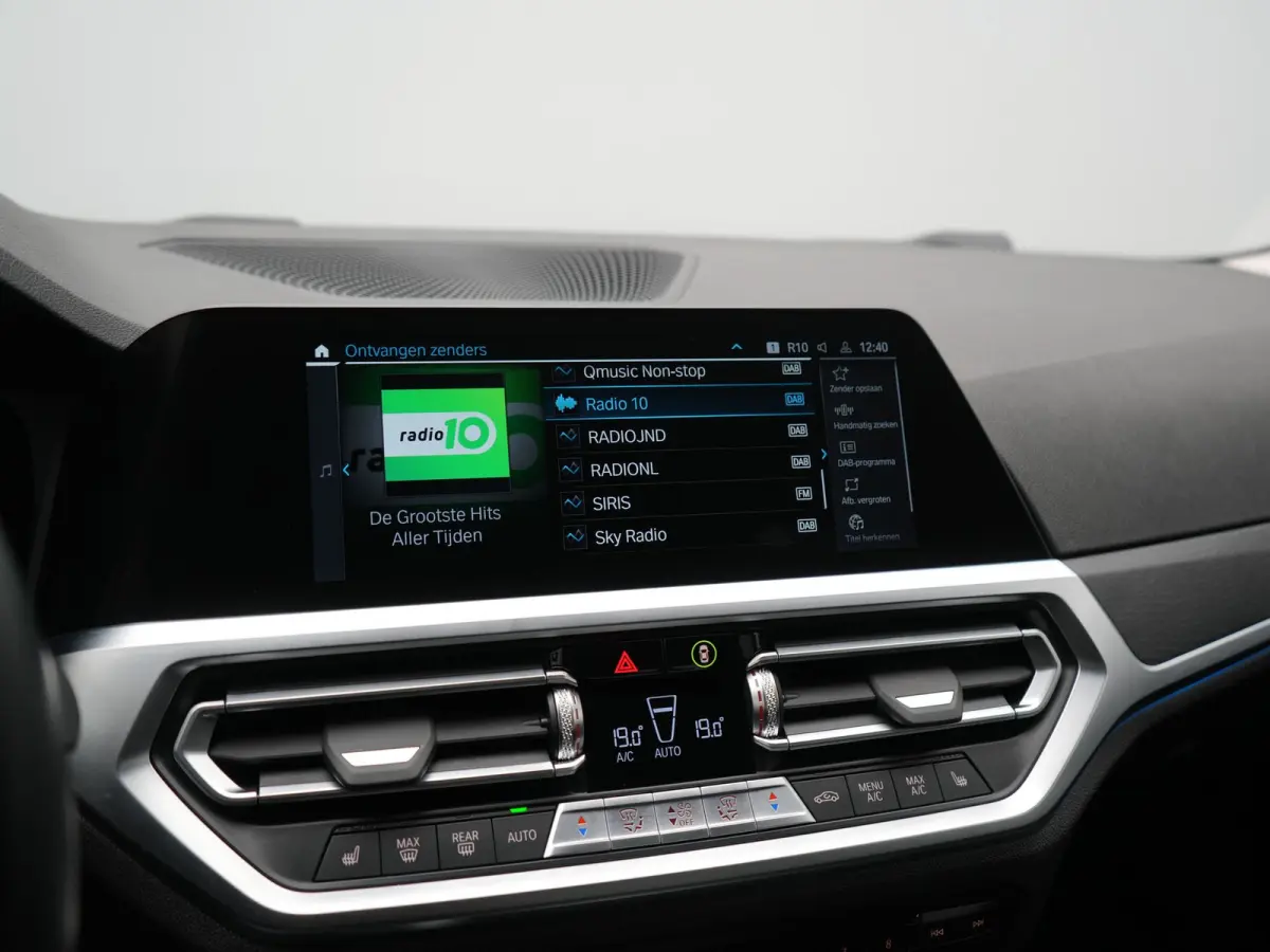 320e PHEV 204pk Dealer O.H | Head Up | Adaptive Cruise | Camera | Adaptief Onderstel | Laser LED | Lederen Sportstoelen Memory & Verwarmd | Apple Carplay | Blis | Virtual | Navigatie | DAB |