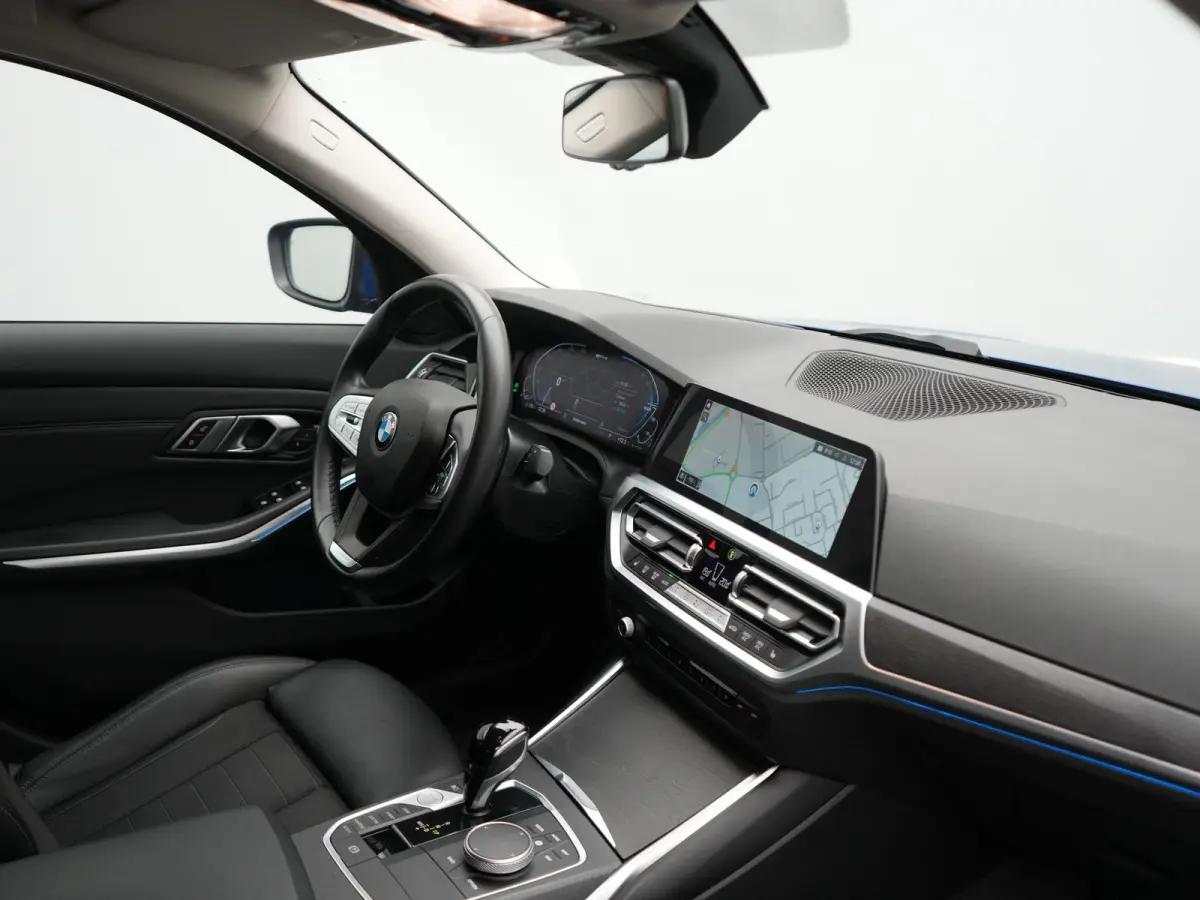 320e PHEV 204pk Dealer O.H | Head Up | Adaptive Cruise | Camera | Adaptief Onderstel | Laser LED | Lederen Sportstoelen Memory & Verwarmd | Apple Carplay | Blis | Virtual | Navigatie | DAB |