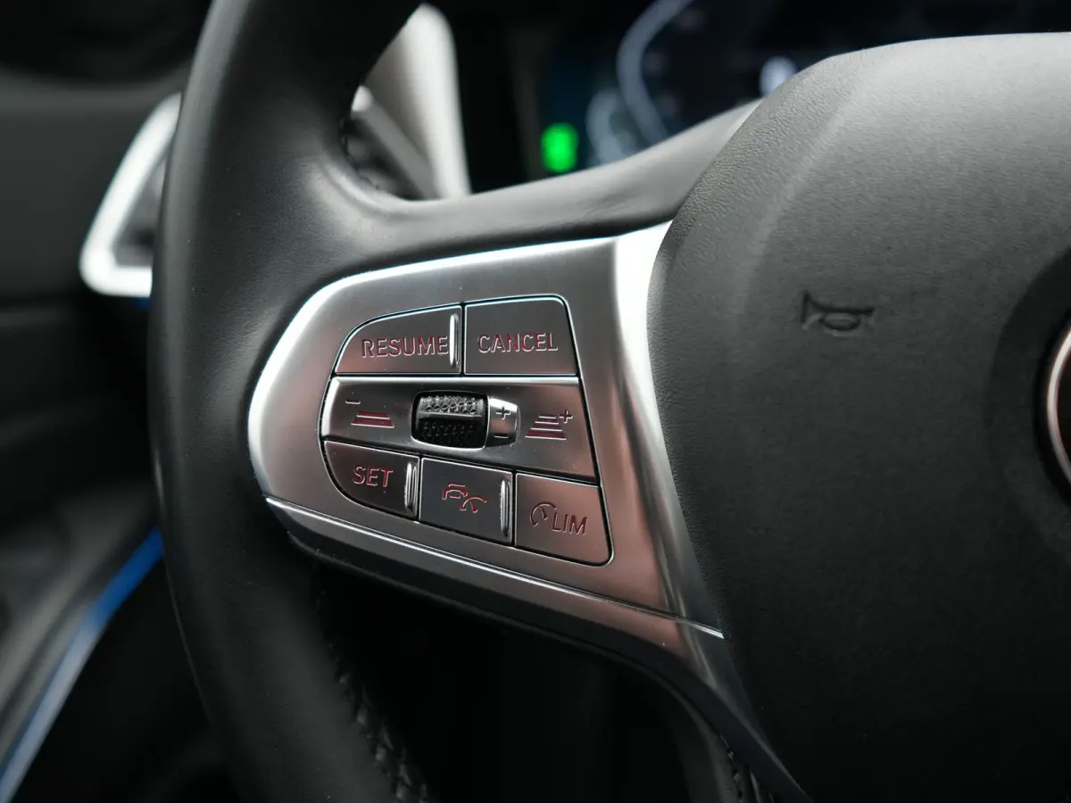 320e PHEV 204pk Dealer O.H | Head Up | Adaptive Cruise | Camera | Adaptief Onderstel | Laser LED | Lederen Sportstoelen Memory & Verwarmd | Apple Carplay | Blis | Virtual | Navigatie | DAB |